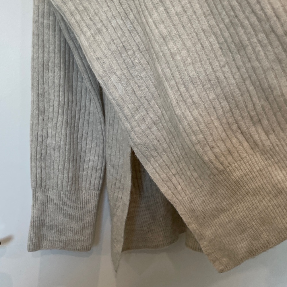 Oversized Gray Ribbed Knit Sweater - Picture 3 of 8